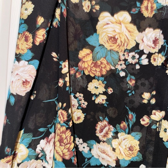 SHEIN Black Floral Button Down Shirt - Picture 3 of 8